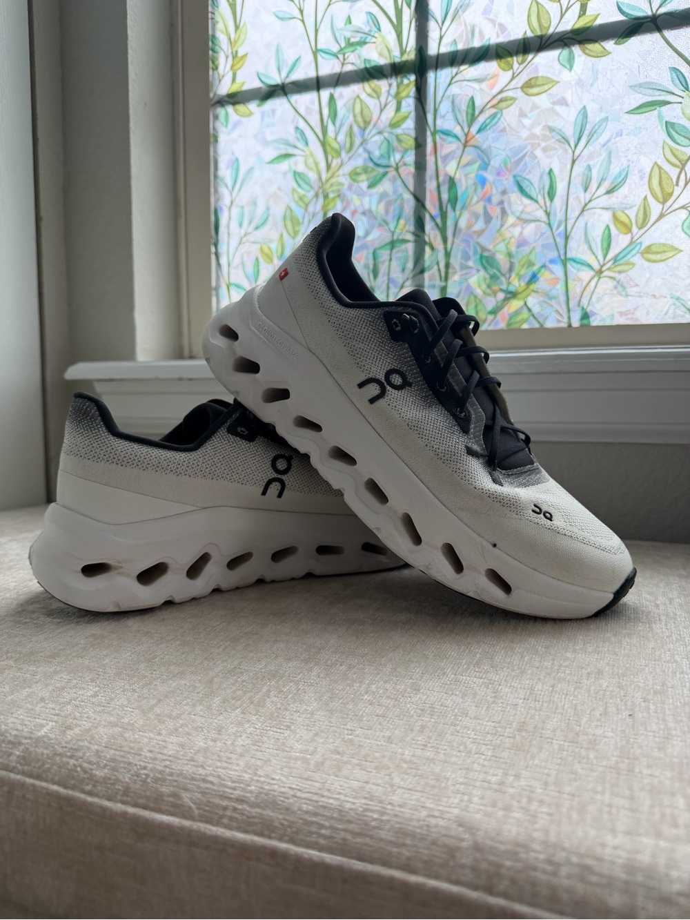 On Running Cloudtilt Black & White Women’s Size 9 - Picture 2 of 10